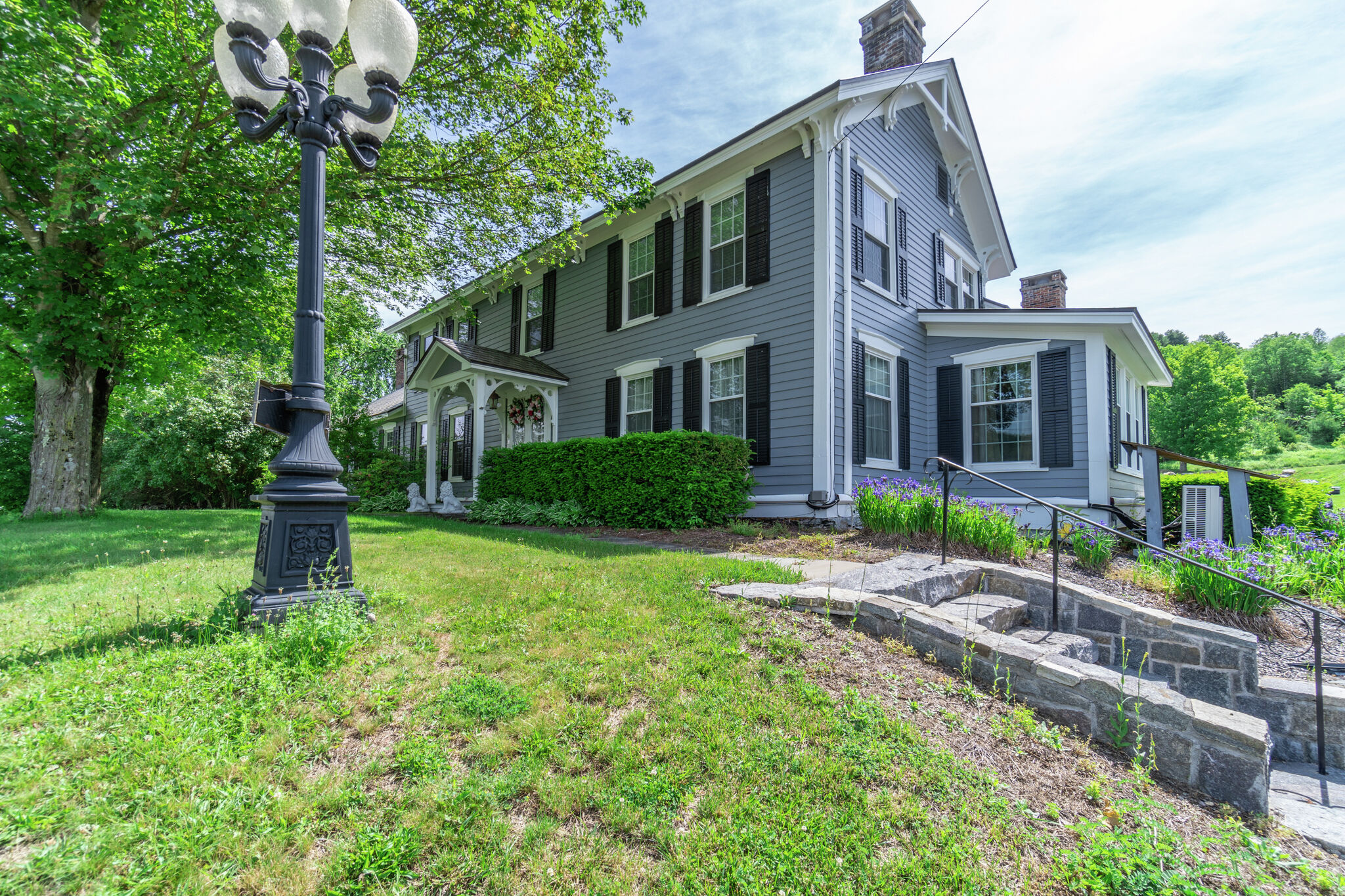 Salem farmhouse on 22 acres for sale for less than $1.5 million - Vimarsana News