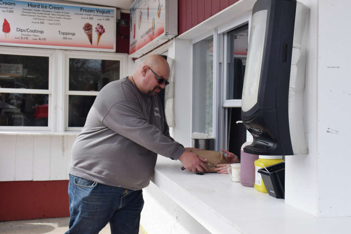 Overton's in Norwalk opens for its 75th season of lobster rolls