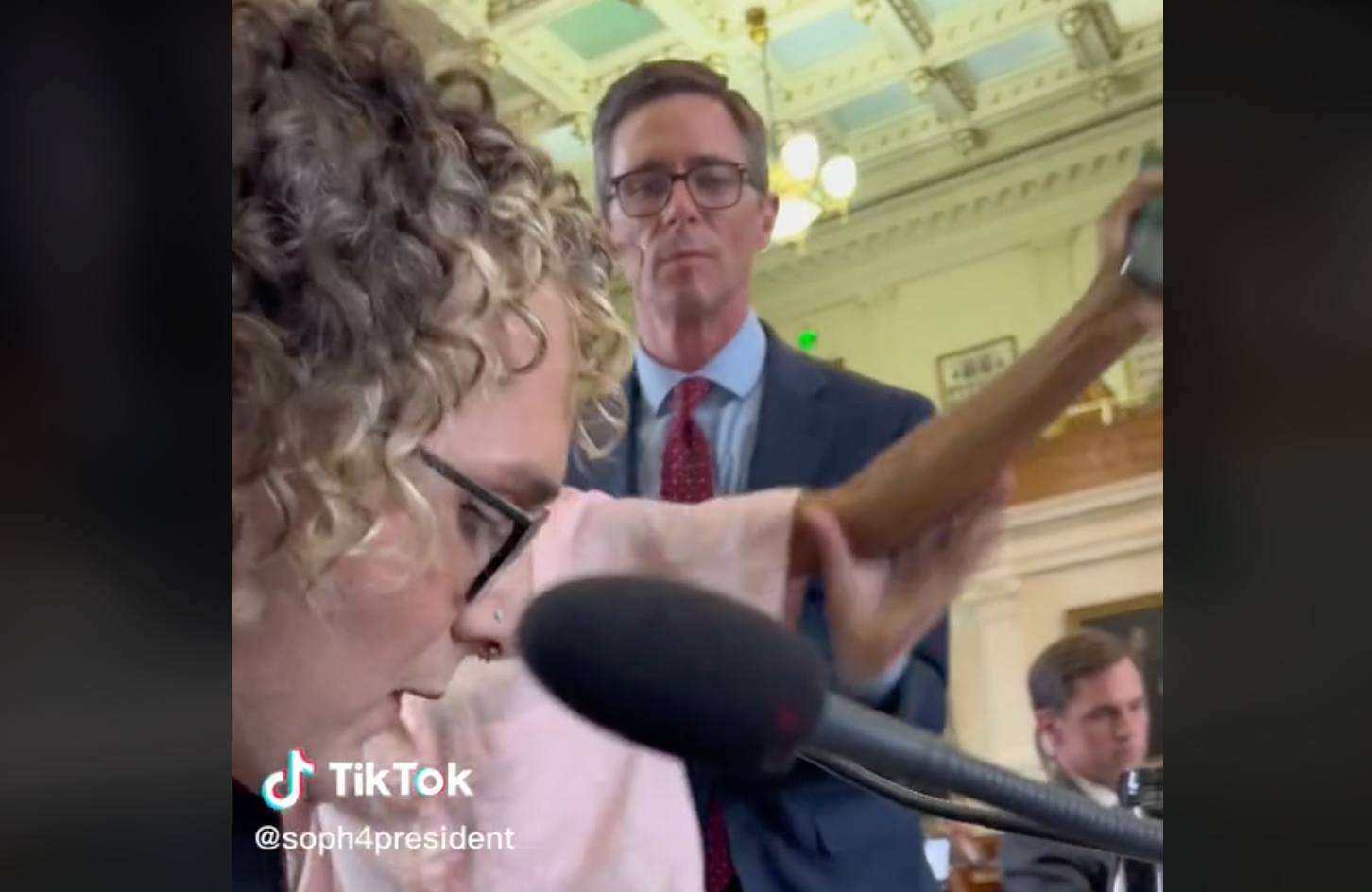 Confrontation breaks out during Texas drag show bill hearing - Vimarsana News