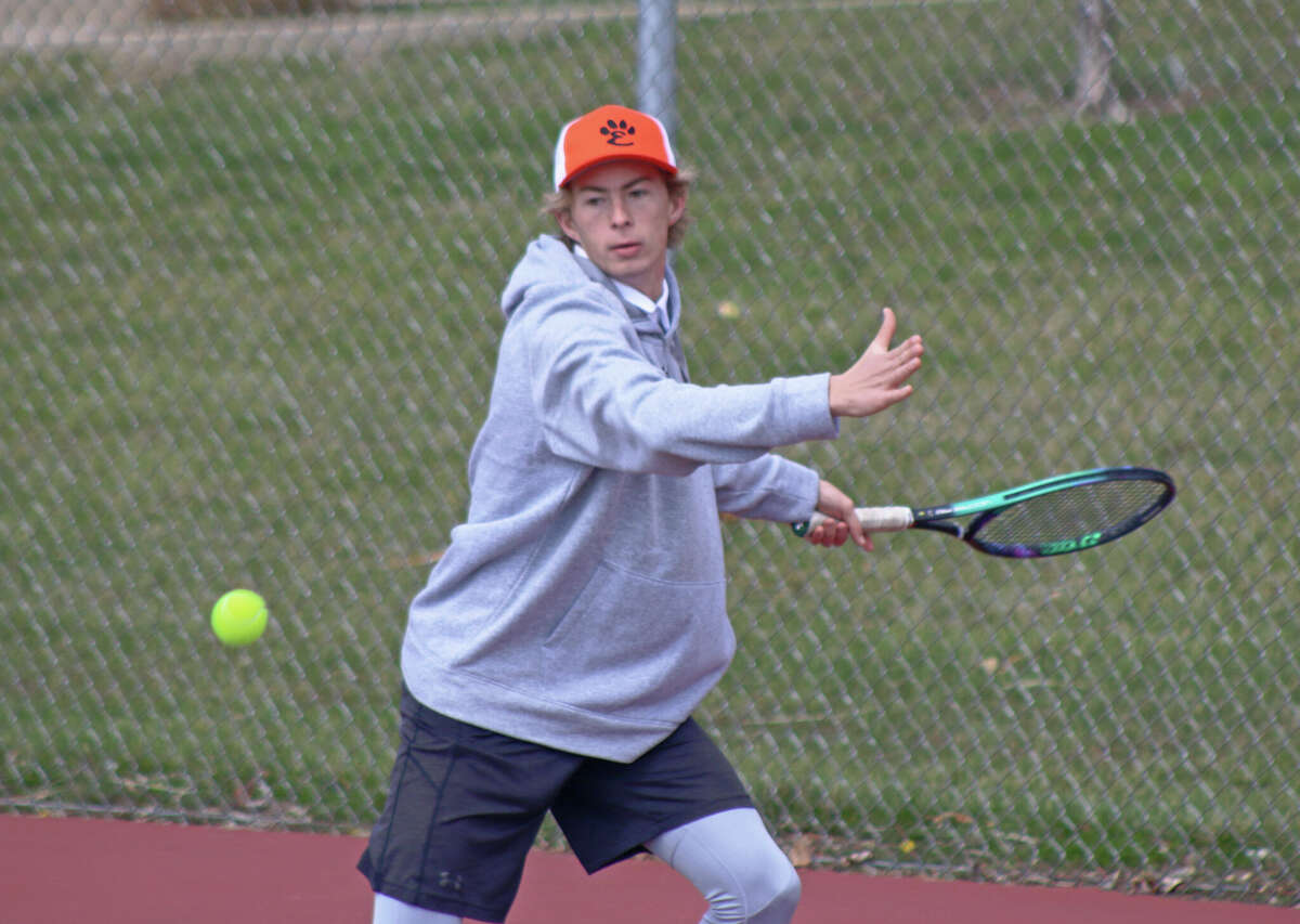 Edwardsville tennis opens season with SWC sweep over Alton