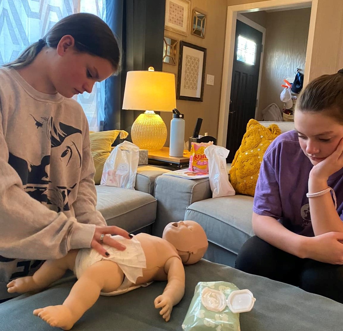 Trumbull mom teaches business basics to aspiring babysitters - Vimarsana News