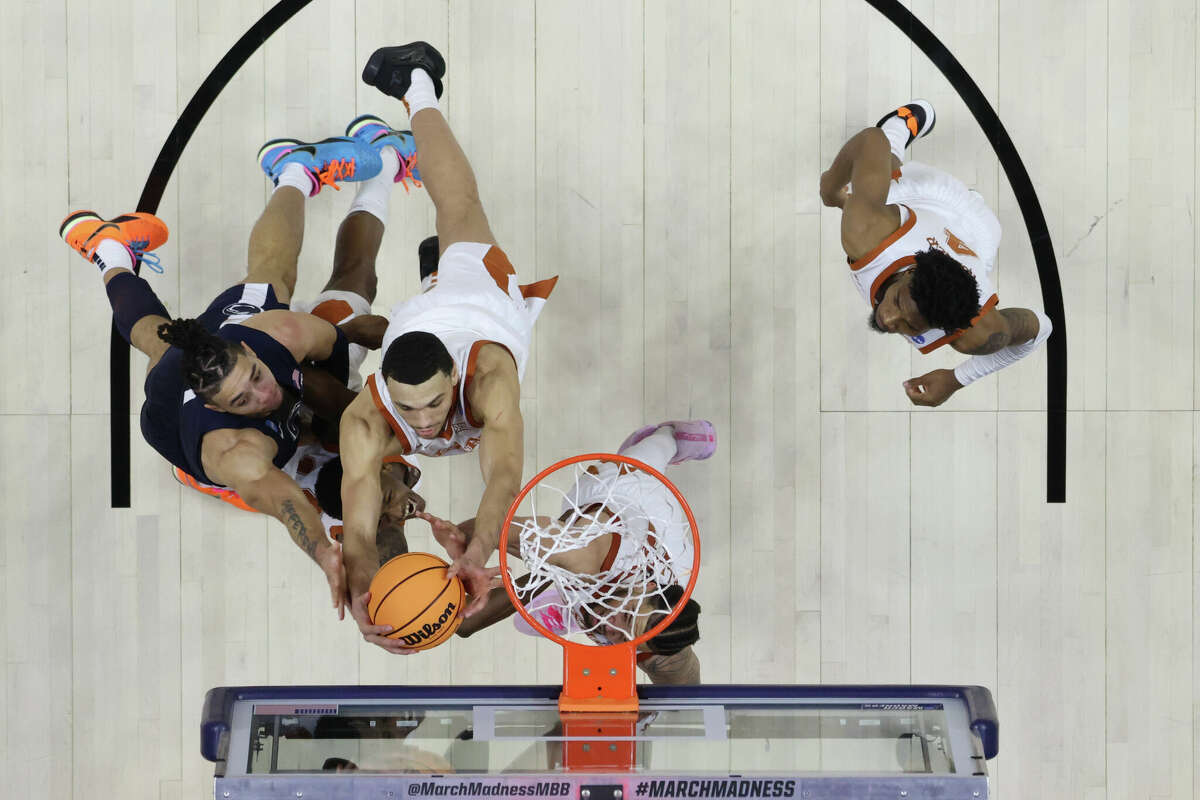 Texas blows double-digit lead in Elite Eight loss to Miami