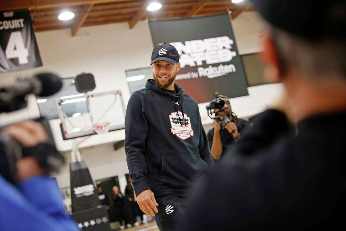 Warriors' Stephen Curry's Underrated Tour stops in Oakland, spotlights  under-recruited high school athletes - ABC7 San Francisco