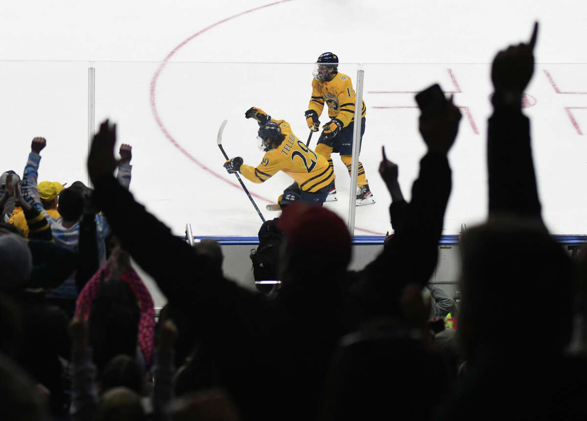 Quinnipiac tops Ohio State in NCAA men's hockey tournament