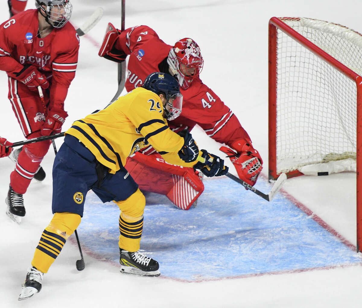 Quinnipiac tops Ohio State in NCAA men's hockey tournament