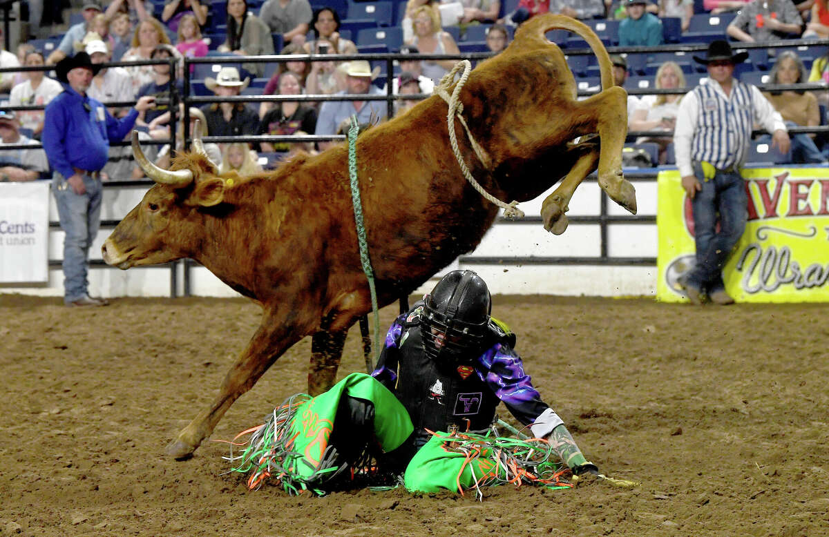 Lady bull riders thrill crowds at South Texas State Fair