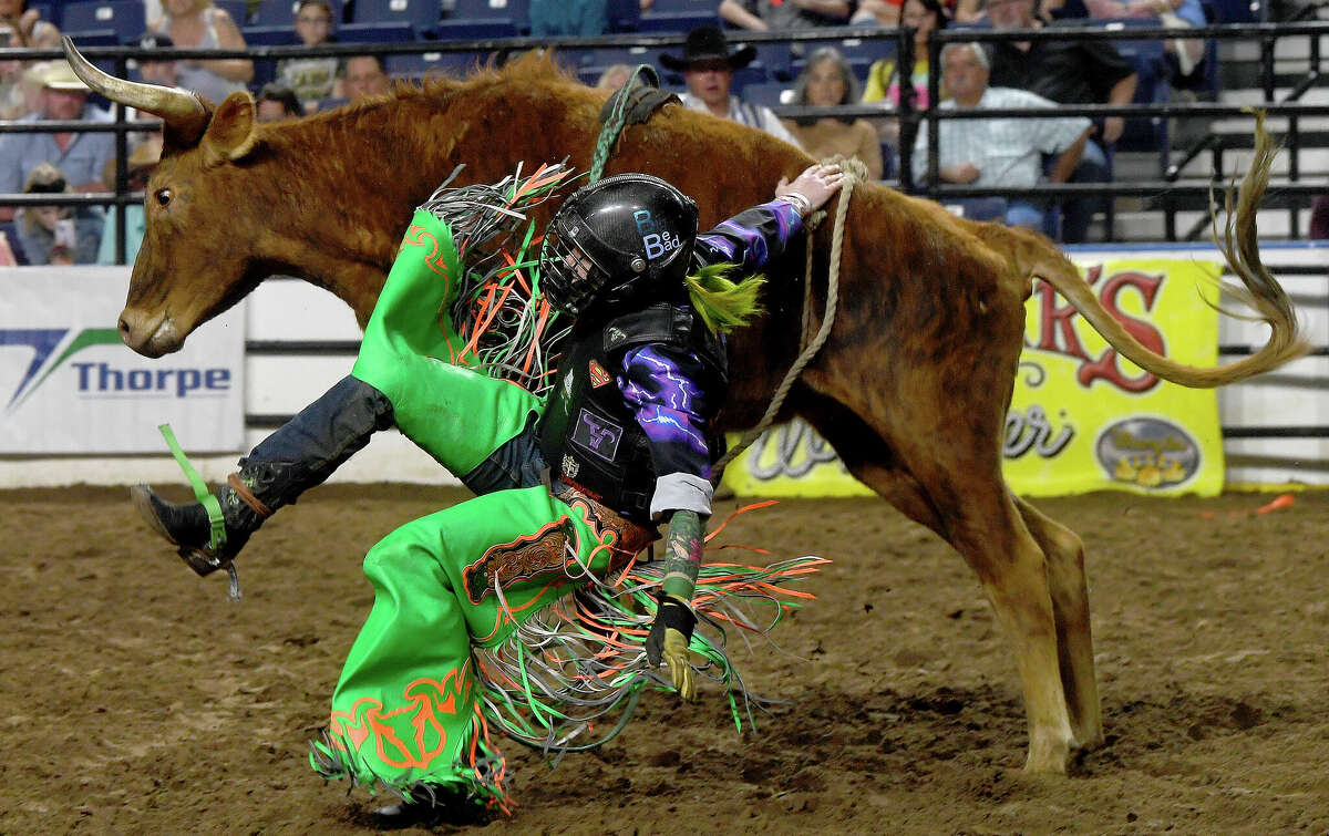 Lady bull riders thrill crowds at South Texas State Fair