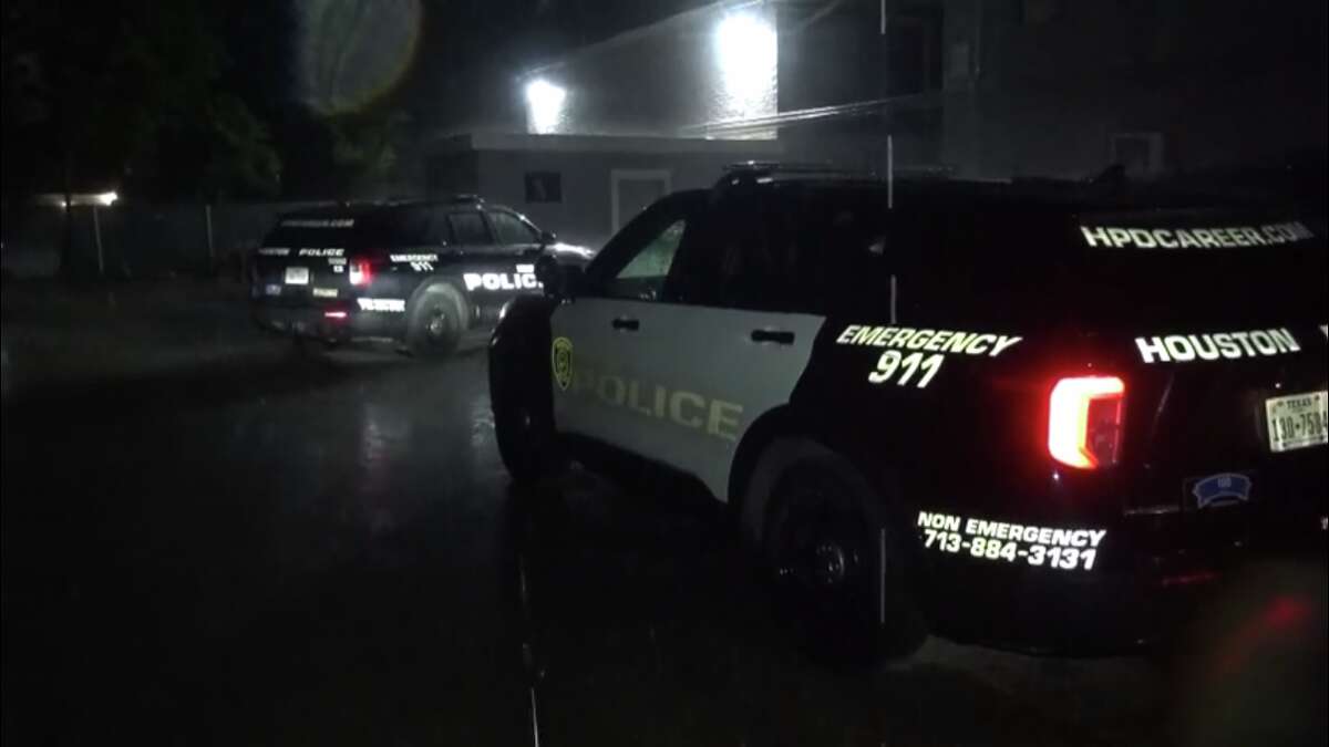 Police responded late Monday to a shooting at a southeast Houston apartment complex.