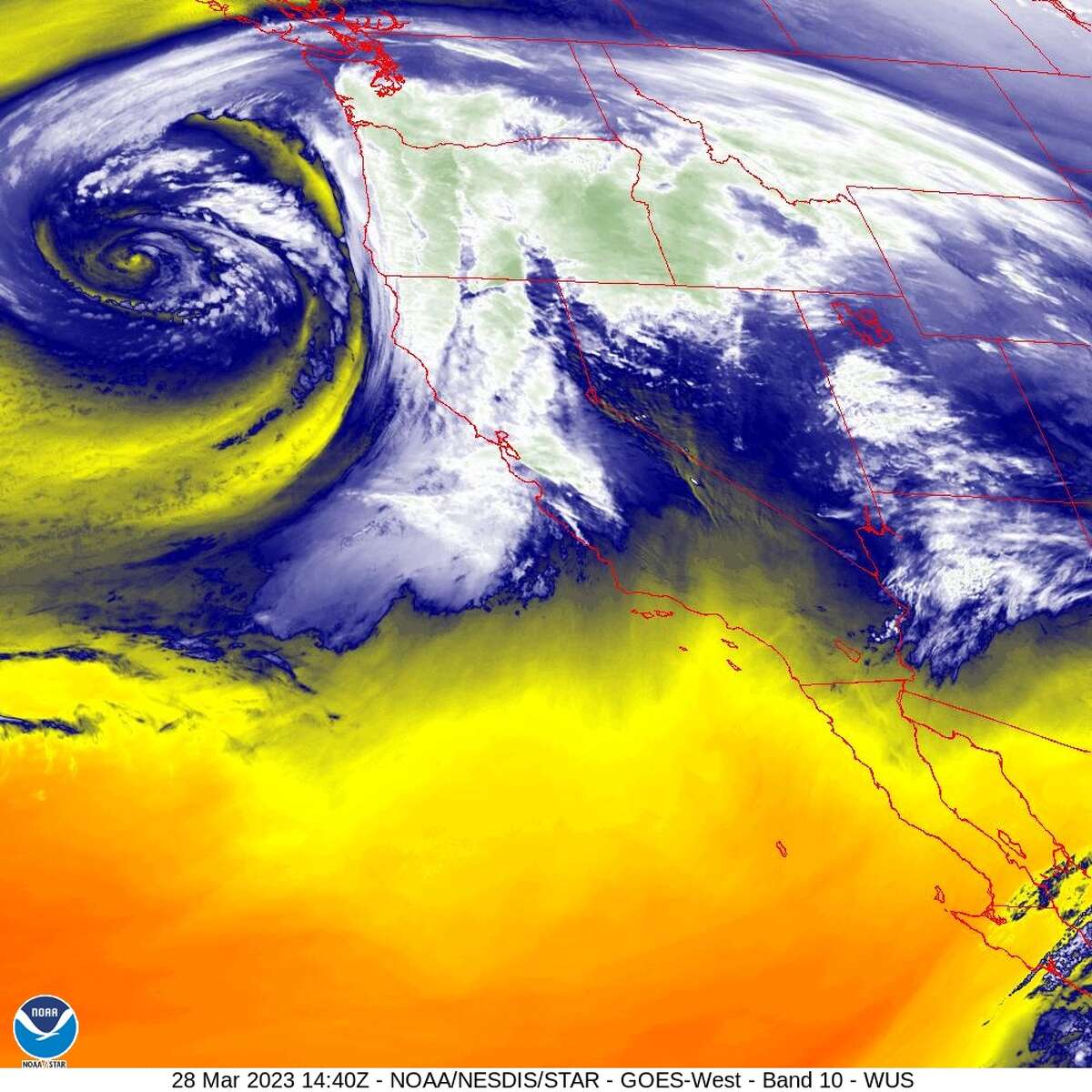 周二上午，美国国家海洋和大气管理局的卫星图像显示，随着雨水和风涌入湾区，热带气旋水汽水平上升。登录必赢亚洲