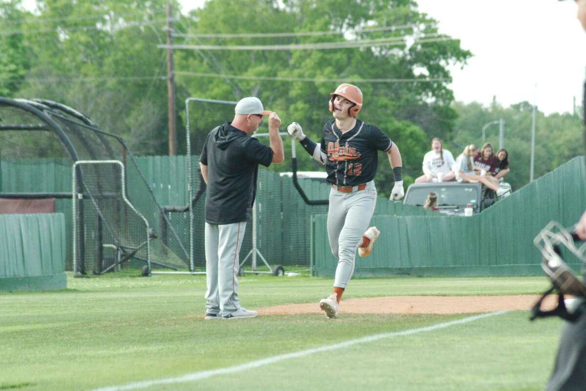 High school baseball: Pearland edges Alvin in battle of aces