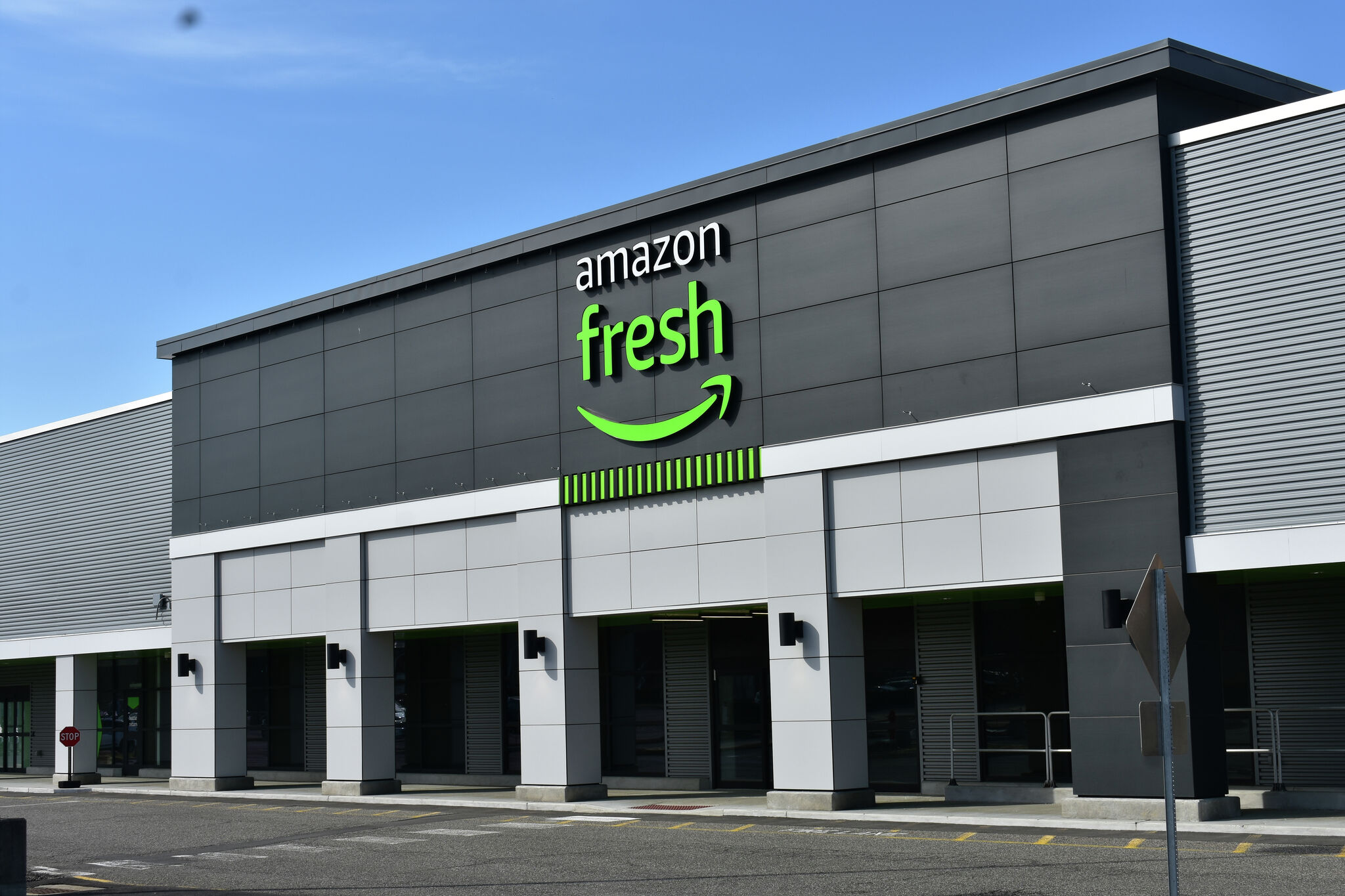 pauses Fresh grocery expansion as it tinkers with format - Puget  Sound Business Journal