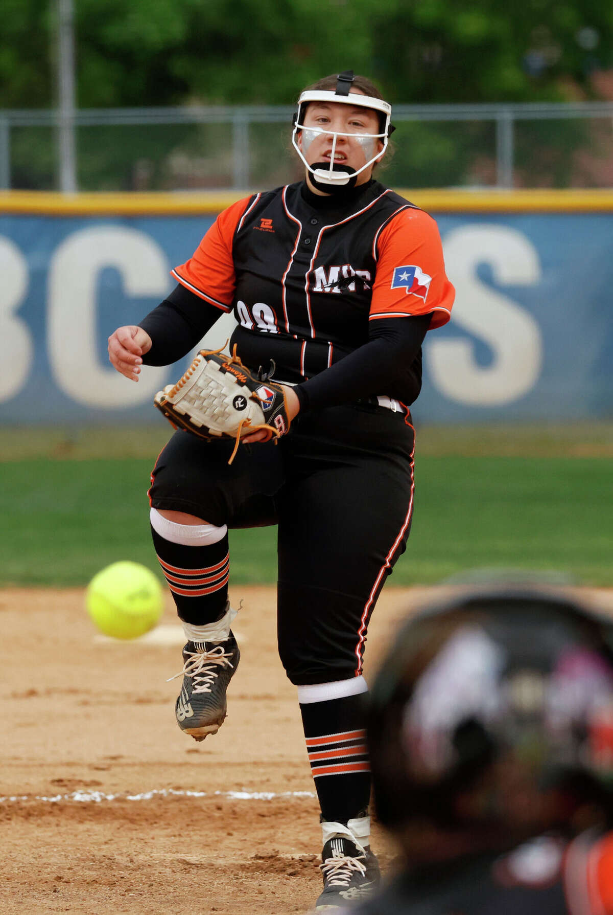 South San softball outlasts Medina Valley to stay perfect in 285A