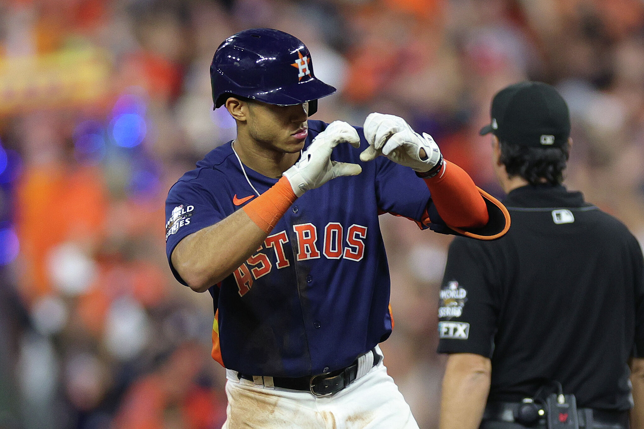 Why Astros' Jeremy Pena makes heart with hands to celebrate