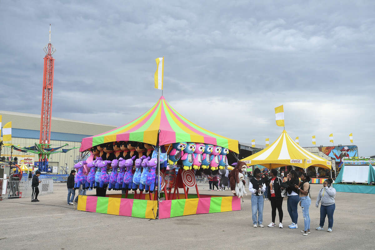 Beaumont high achievers rewarded with day at South Texas State Fair