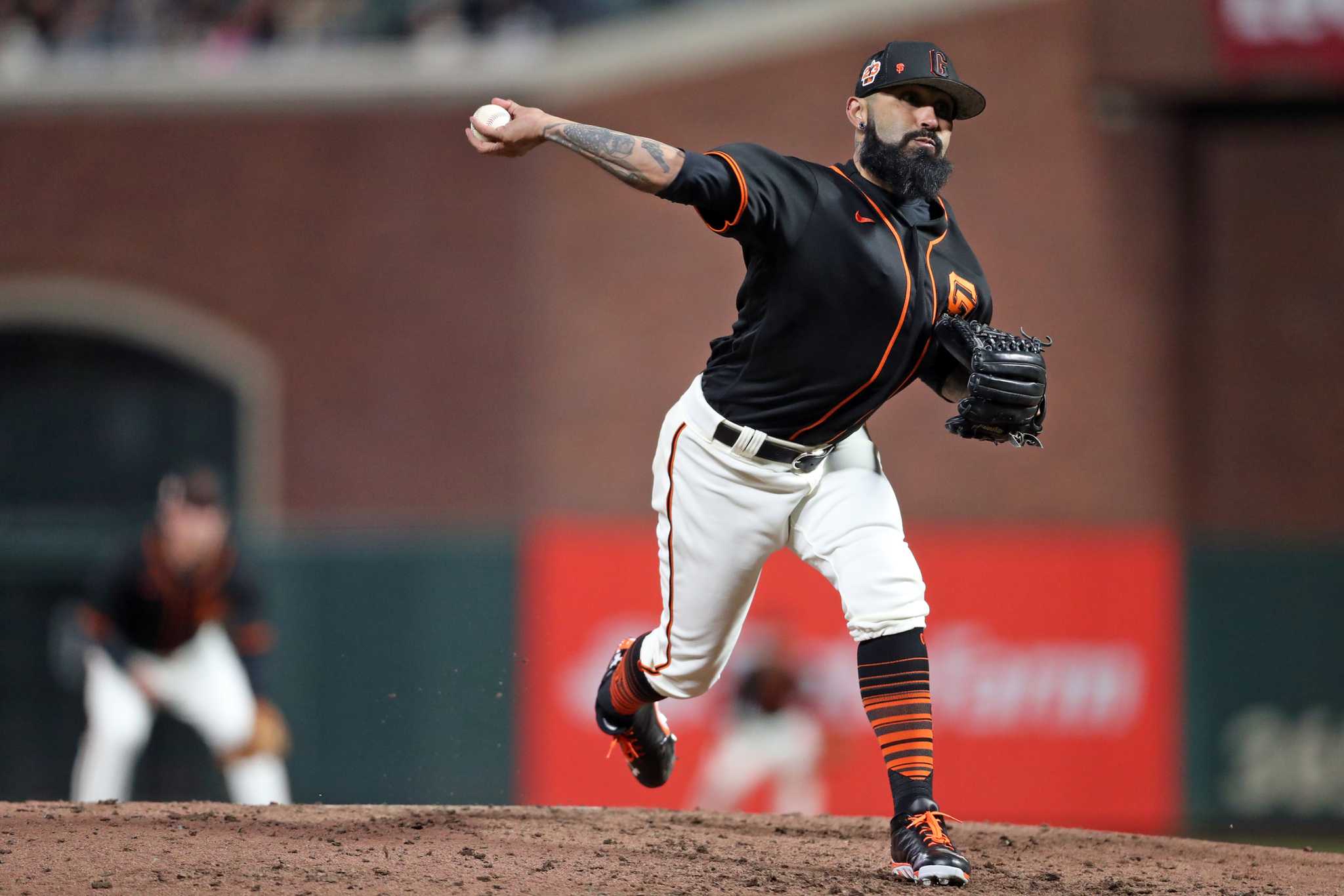MLB rumors: Sergio Romo to sign Giants contract, pitch in