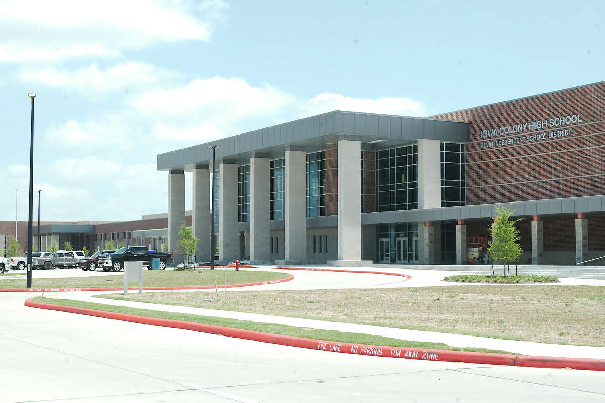 File: Iowa Colony High School in Alvin ISD