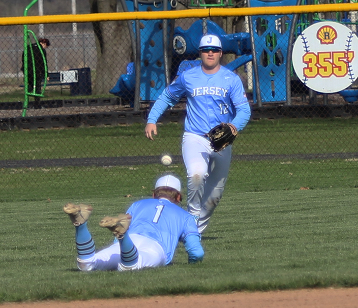 Roxana celebrates walkoff baseball victory over Jersey