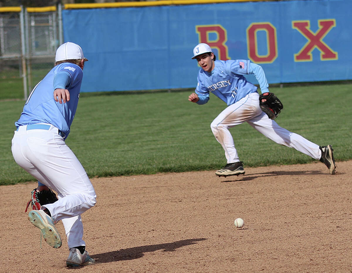 Roxana celebrates walkoff baseball victory over Jersey