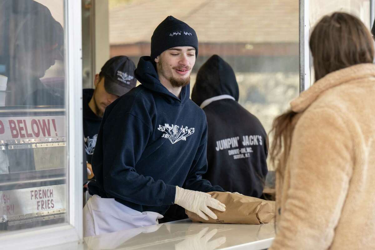 Photos Jumpin' Jack's starts its season