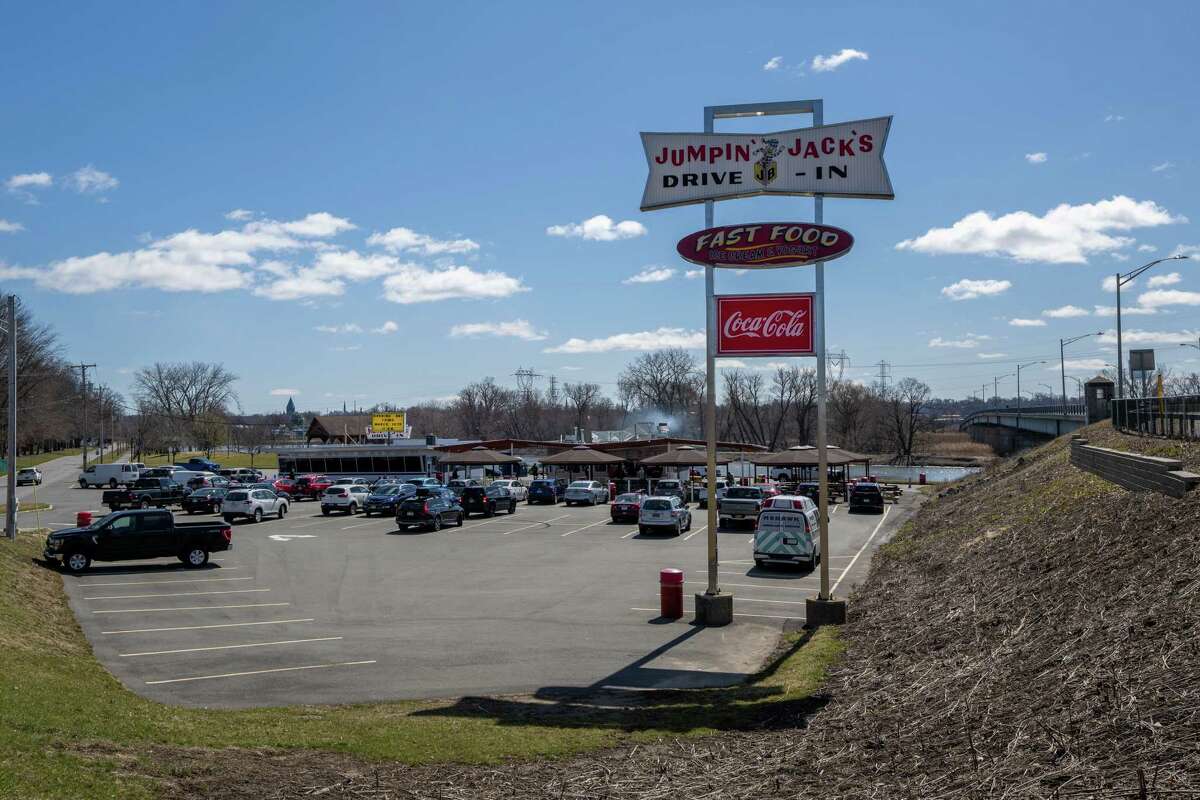 Photos Jumpin' Jack's starts its season