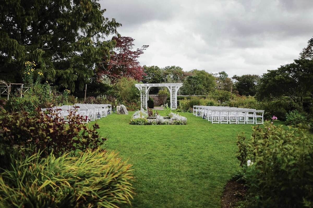 Beautiful garden venues for an outdoor wedding in CT