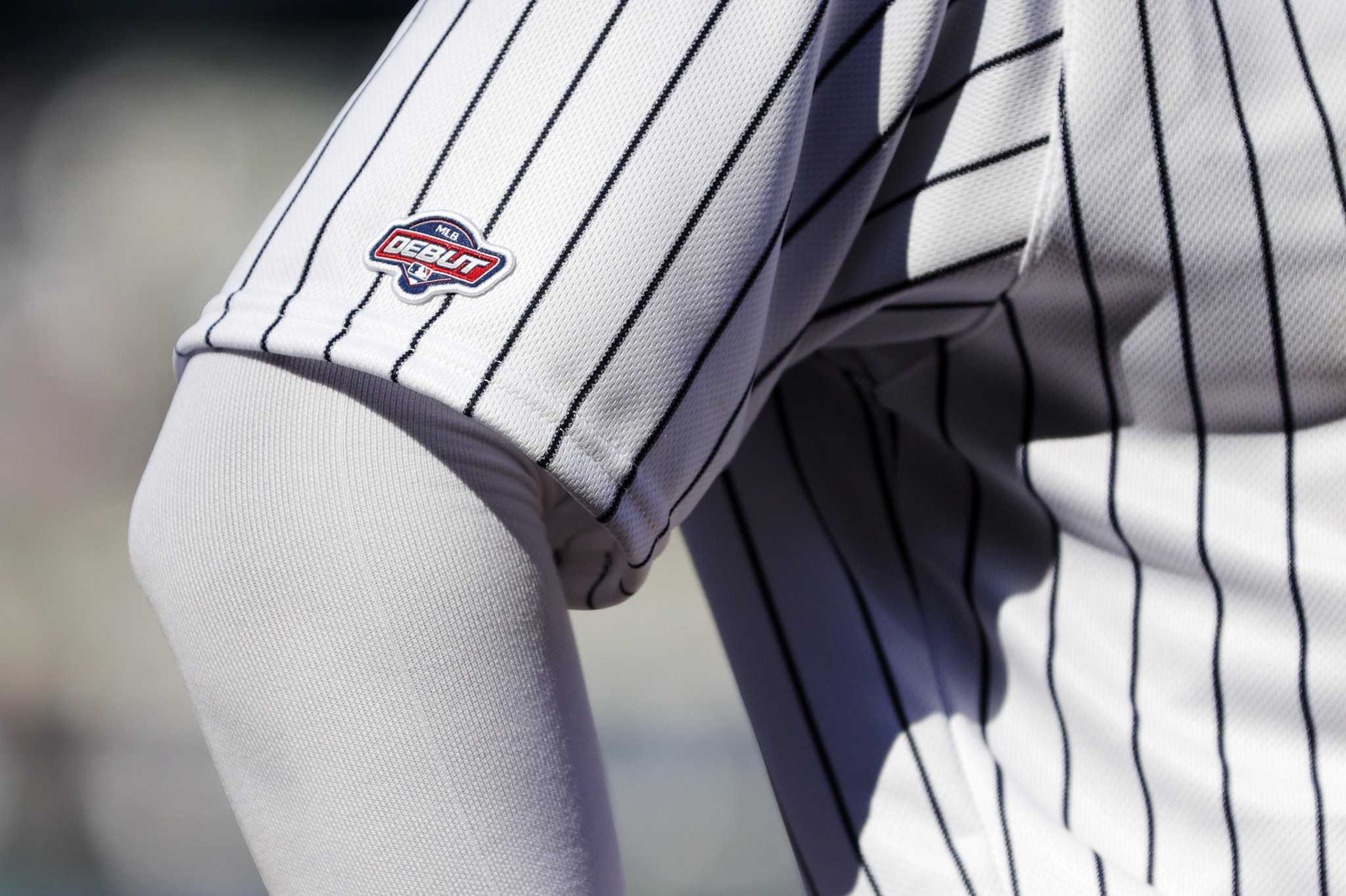 The Mets patch on a player's jersey during a MLB game between the New  News Photo - Getty Images