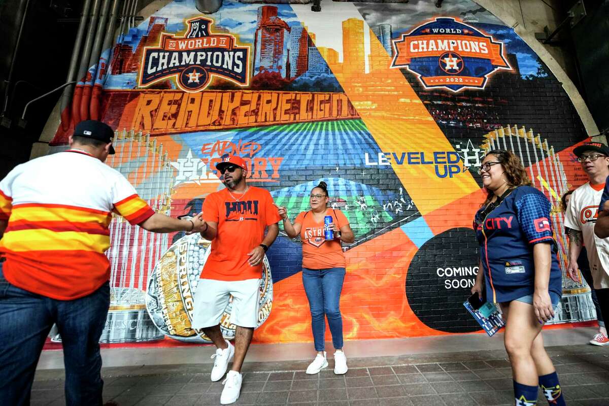 Astros championship banner ceremony Fans get loud for unveiling