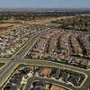 2022年10月27日，星期四，加利福尼亚州罗斯维尔正在开发的Sierra Vista的房屋。普莱塞县是加州黑人和拉丁裔人口显著增长的县之一。