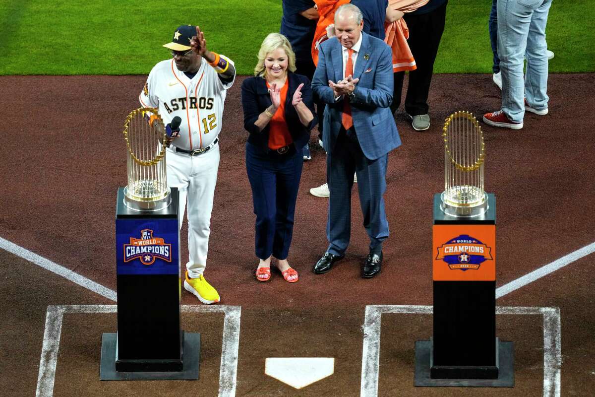 Astros championship banner ceremony Fans get loud for unveiling