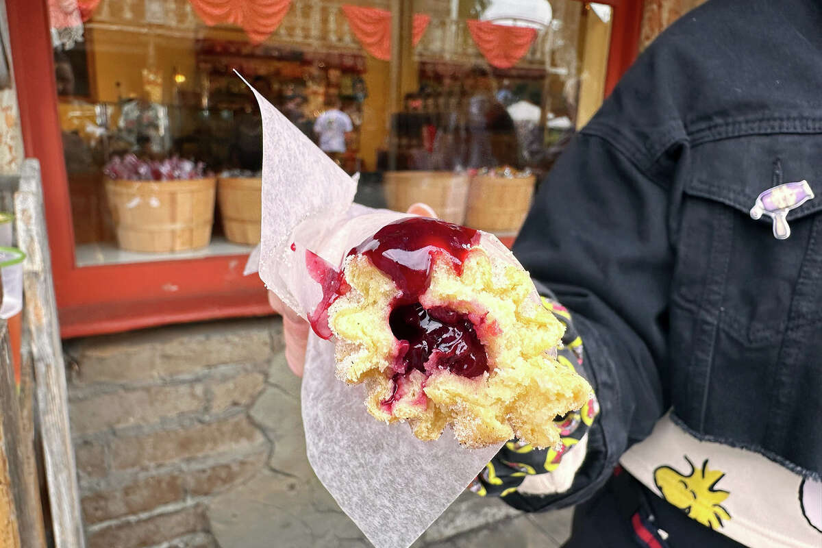 Each churro is hand-stuffed with a filling like boysenberry or cajeta.