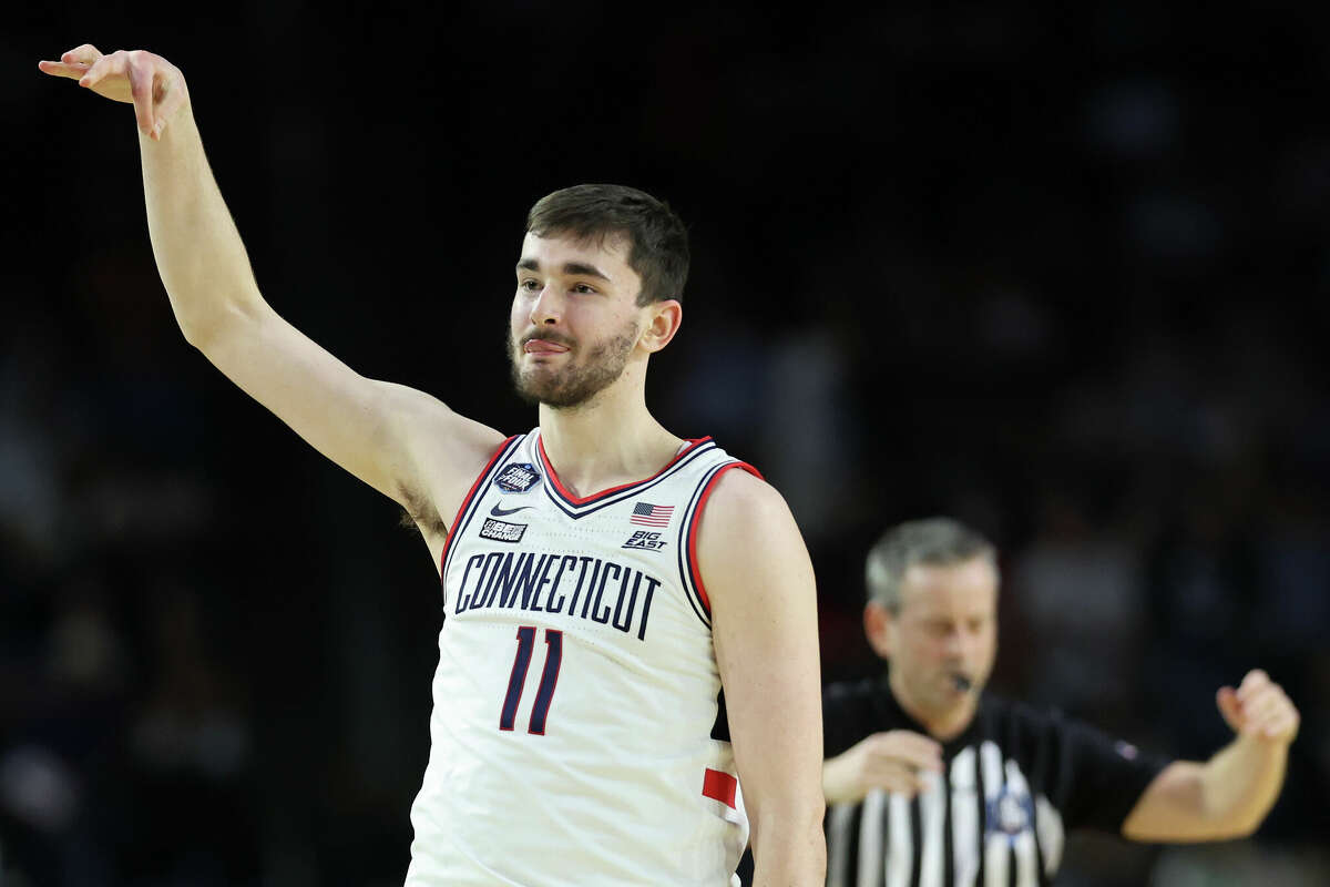 Alex Karaban beat the halftime buzzer to give UConn a 13-point