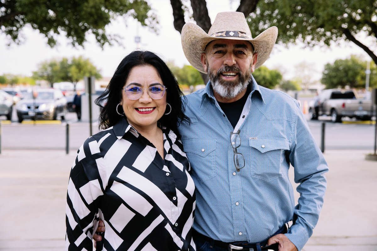 Miles de fanáticos en el AT&T Center y San Antonio disfrutaron de los éxitos musicales de la banda mexicana de pop-rock de renombre mundial Maná el sábado 1 de abril. 