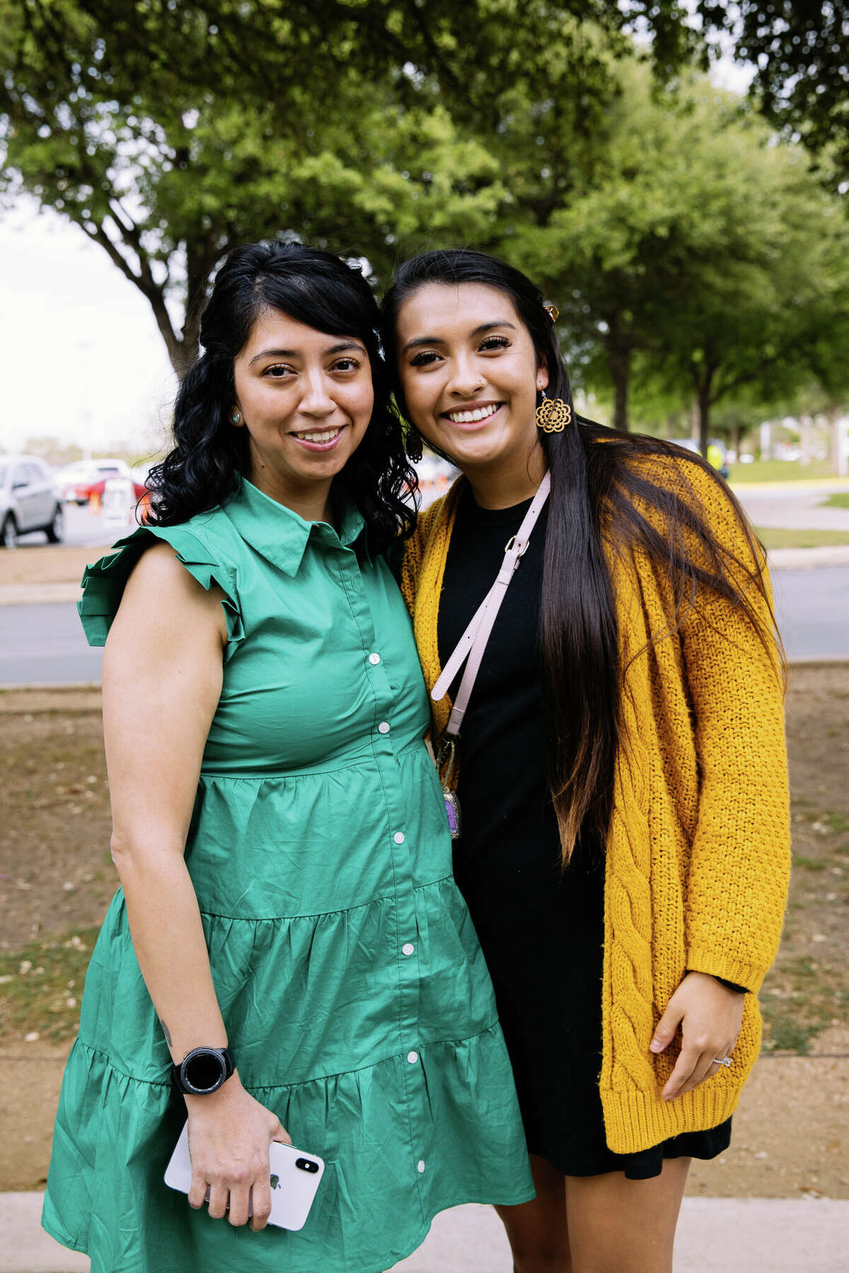 Miles de fanáticos en el AT&T Center y San Antonio disfrutaron de los éxitos musicales de la banda mexicana de pop-rock de renombre mundial Maná el sábado 1 de abril. 