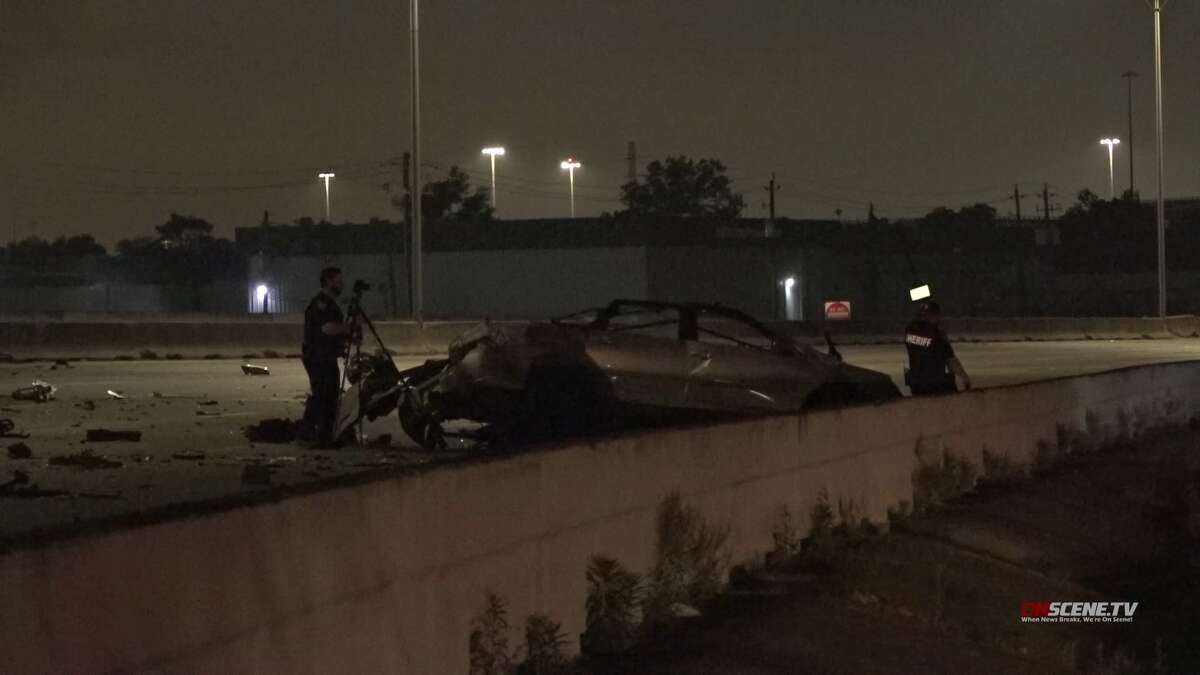 Fatal Crash Kills 1 Shuts Down Beltway 8 Sheriff Says