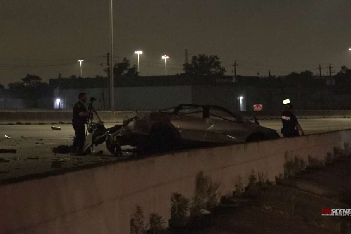 Fatal Crash Kills 1 Shuts Down Beltway 8 Sheriff Says