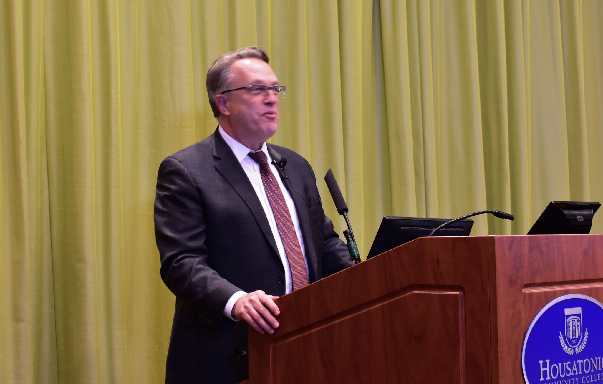 New York Fed president touts resilience of CT economy - Vimarsana News