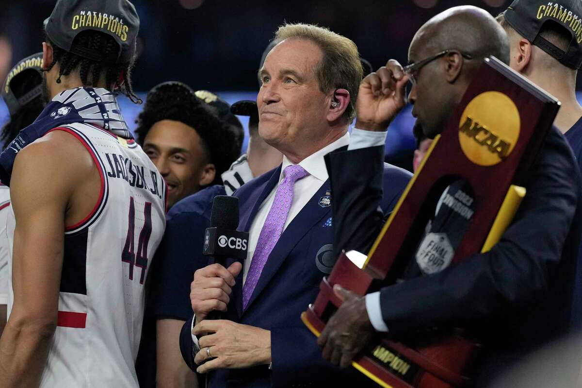 Jim Nantz Last Ncaa Tournament Game Caps Emotional Day For Cbs Voice 6475