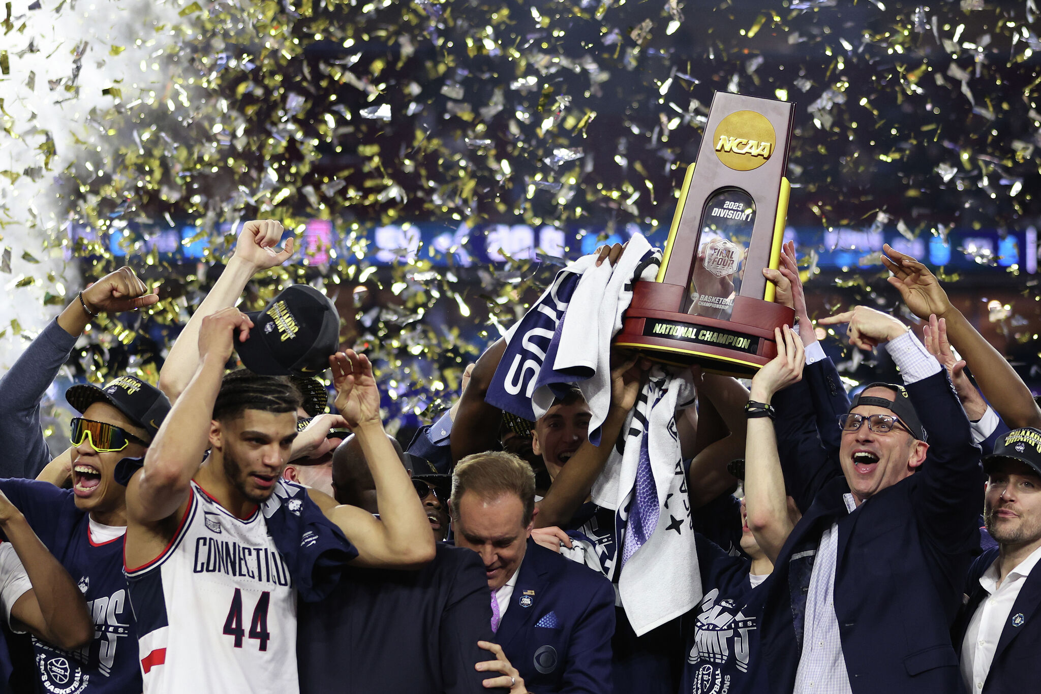 Championship dinner to honor uconn men on sept 7