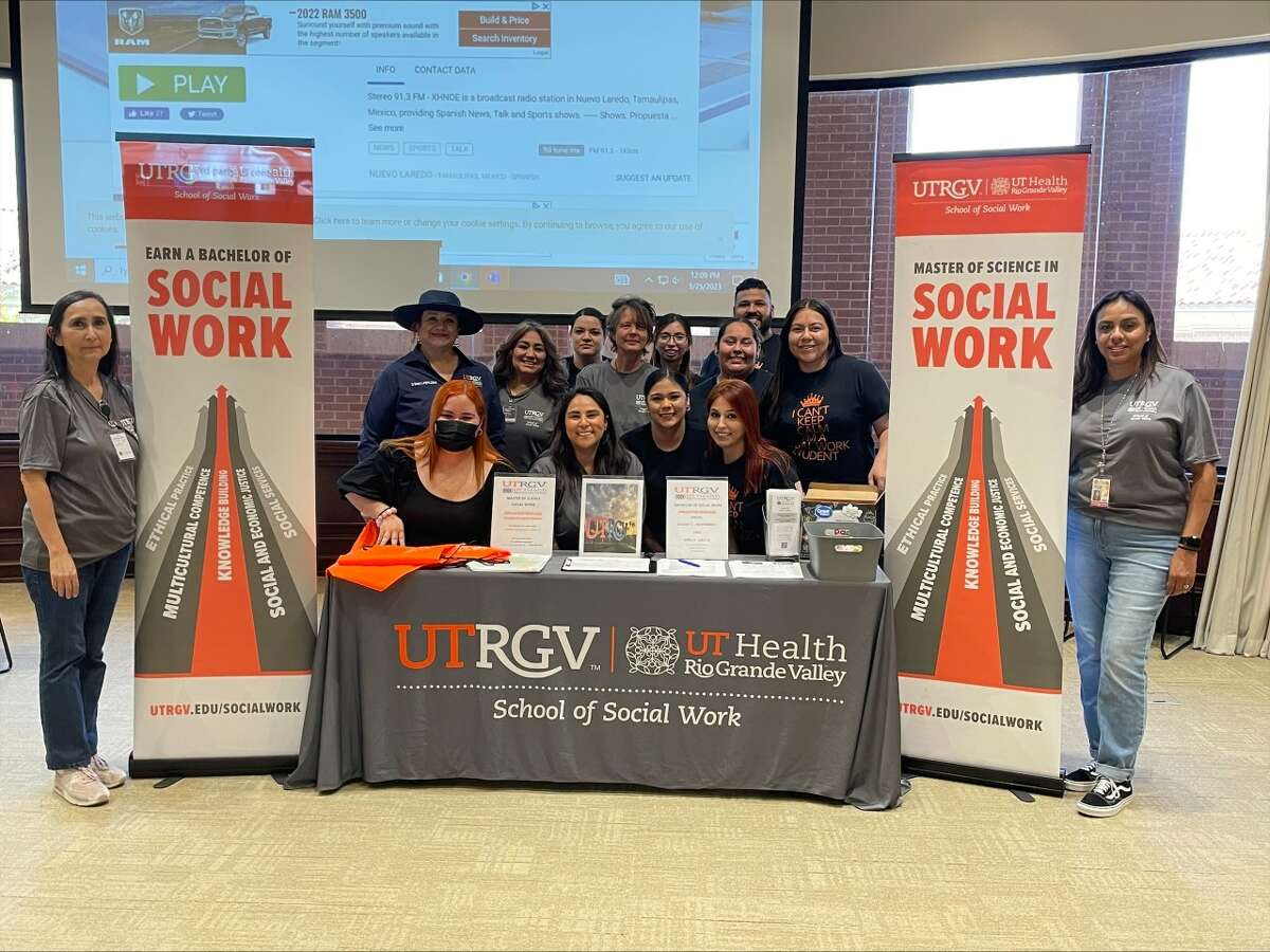 The University of Texas - Rio Grande Valley (UTRGV) is inviting all students who consider social work as a profession to enroll in this career that, in addition to helping people and the community at different levels, offers a wide job market.