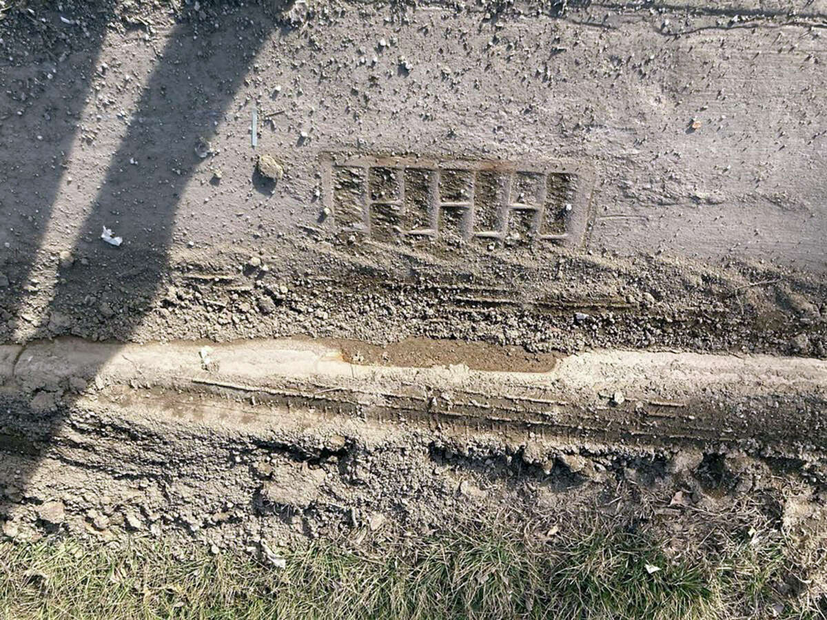 Roxana Landfill cleanup moves at 'glacial' pace, nearby resident says