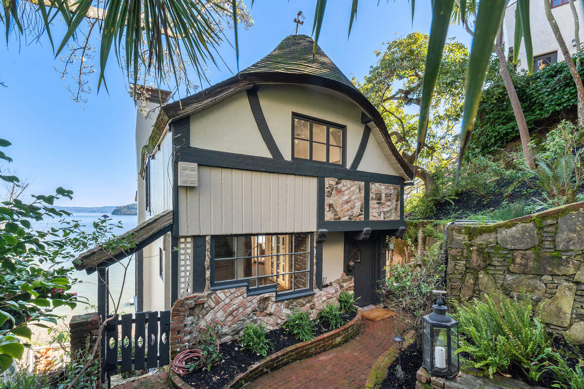 Belvedere Island Hillside FairyTale Cottage for Sale for 5.2M Business News