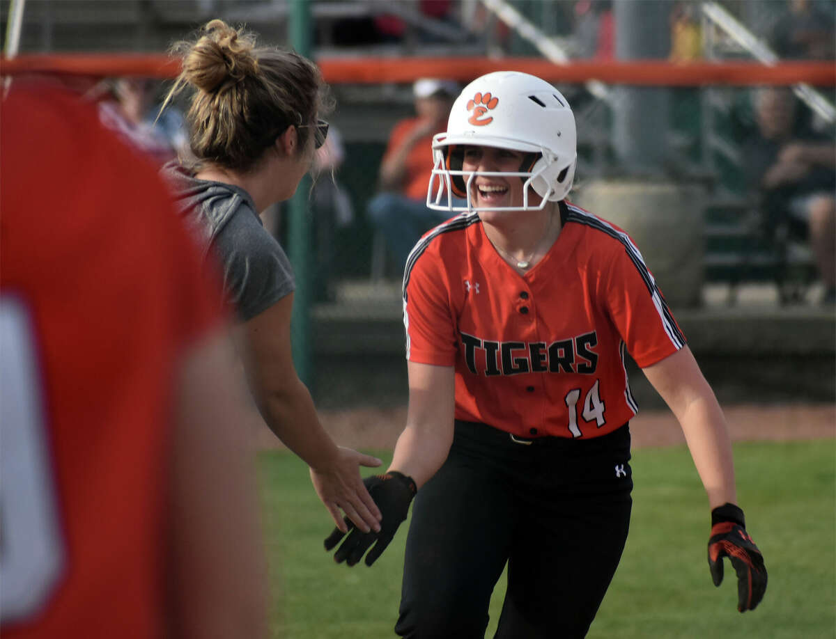 Tigers Bounce Back Slug Past Redbirds