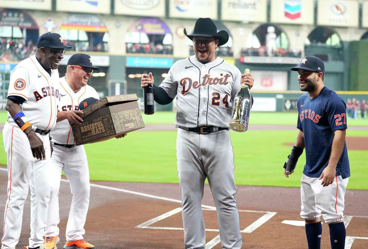 Miguel Cabrera honored by Tigers in pregame ceremony