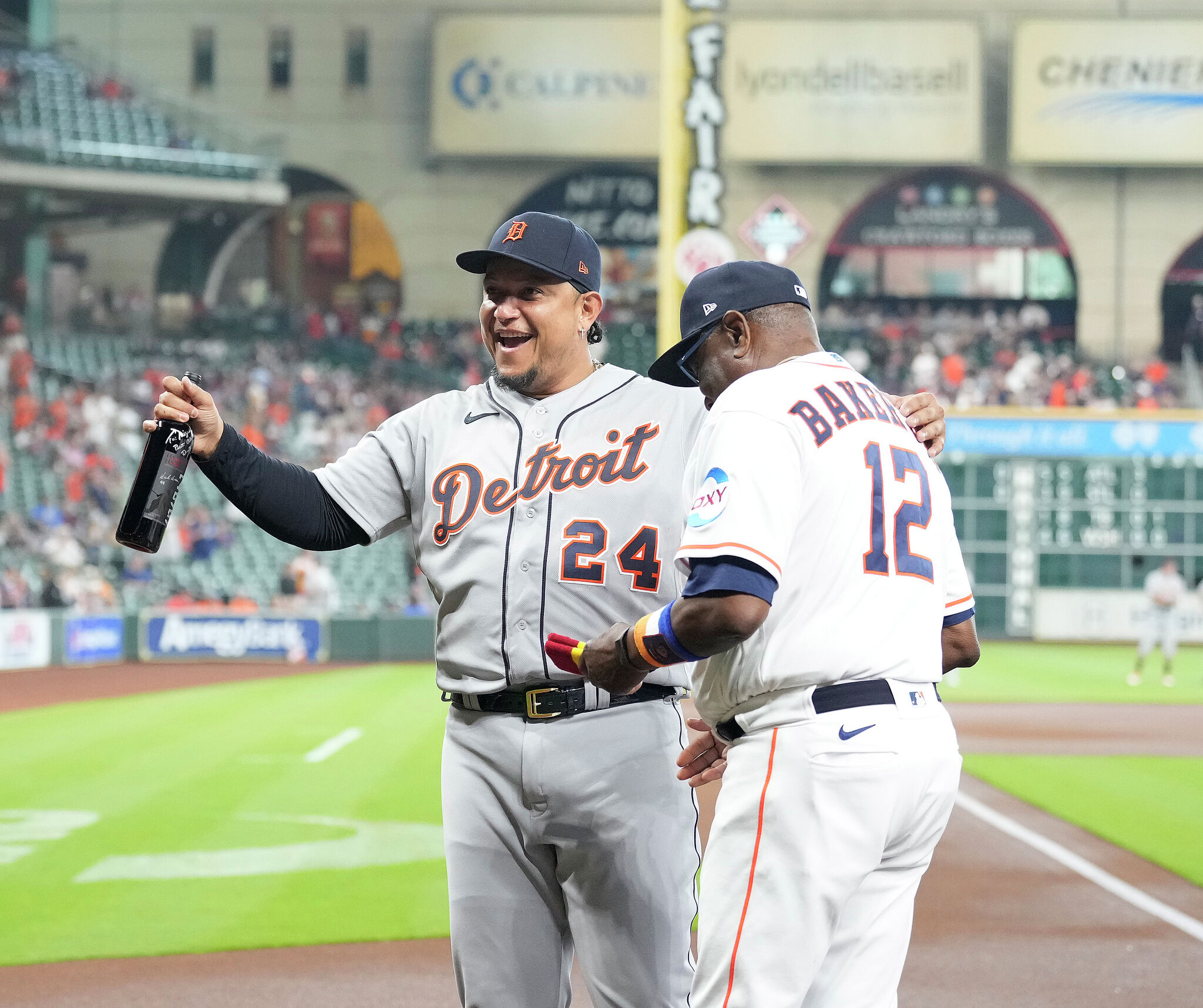 Watch: Miguel Cabrera earns Texas-sized farewell from Astros