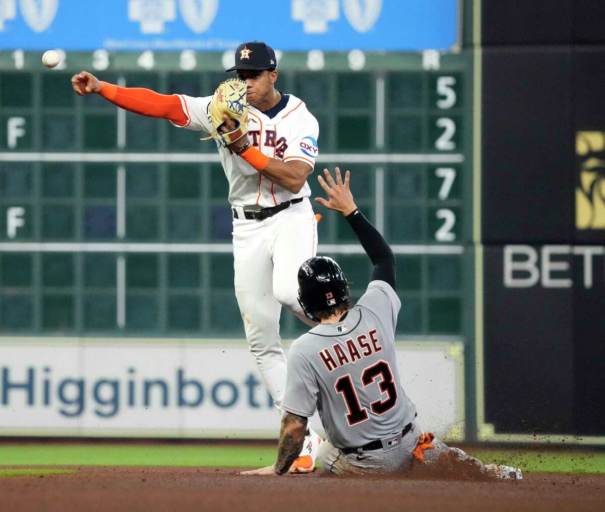 Houston Astros: Offense Erupts To Win Series Finale Vs. Tigers