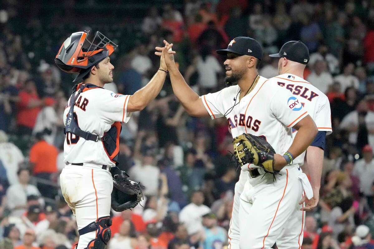 Watch: Astros' Tucker robs Tigers' Baez of home run