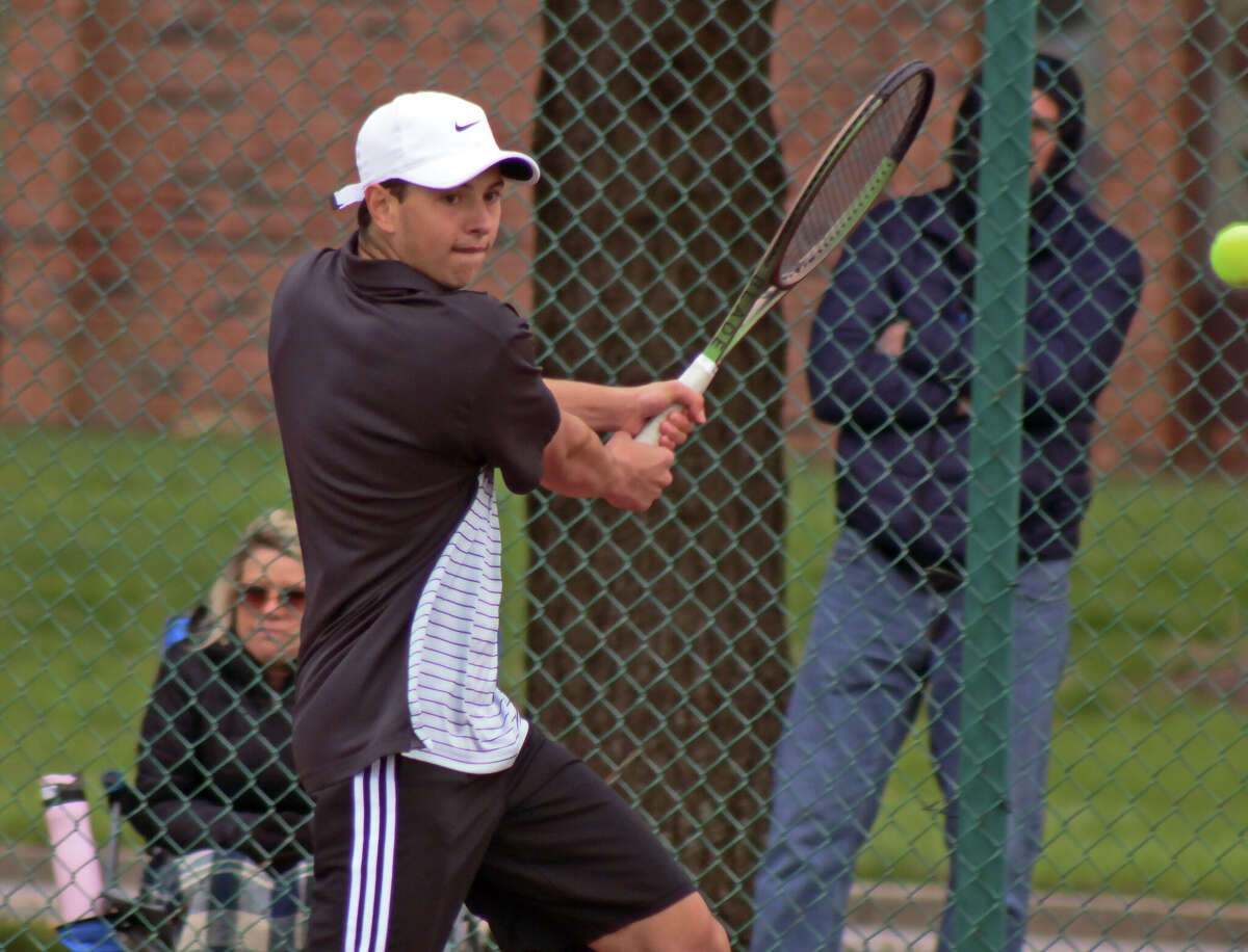 Edwardsville continues to roll with sweep of O’Fallon