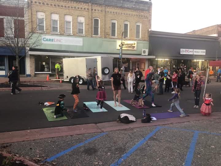 Lindsay Wallin opens Community Yoga in Evart - Vimarsana News