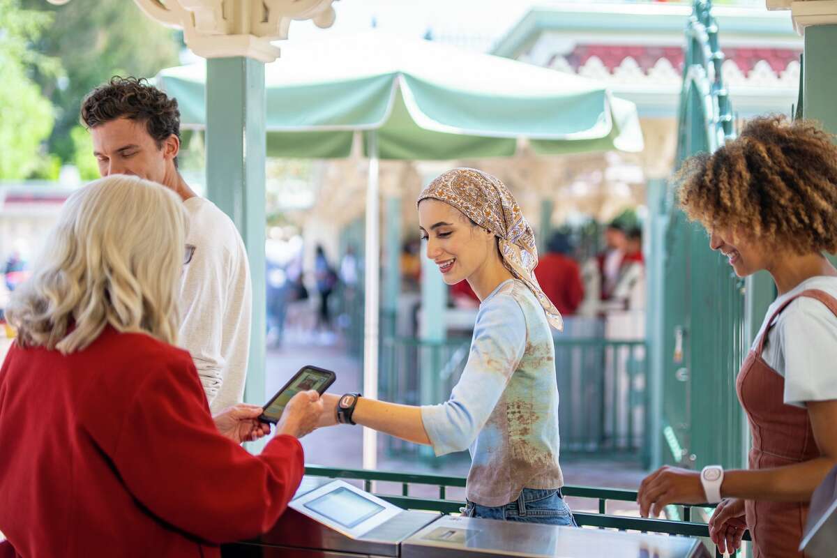 Disneyland Magic Key Pros and cons of the pass