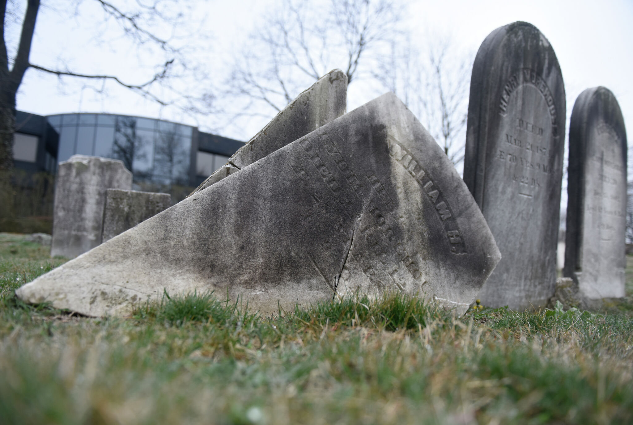 Darien to fix up four graveyards with state cemetery grant - Vimarsana News